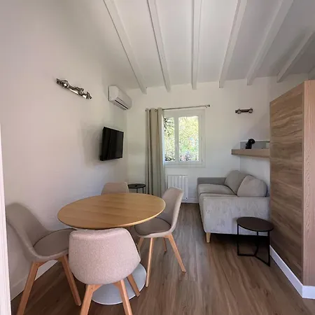 Les Cigales Hotel apartamentowy 3*