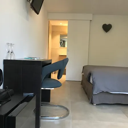 Hotel apartamentowy Les Cigales 3*