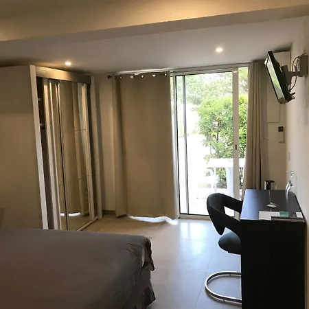 Les Cigales Aparthotel