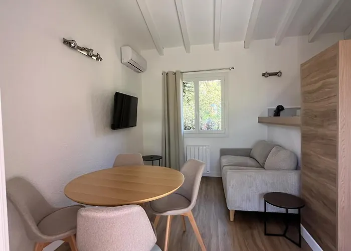 Les Cigales Aparthotel 3*